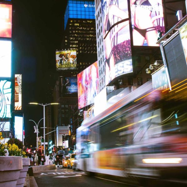 5 Ways Digital Signage Can Benefit Your Small Business Suntrics