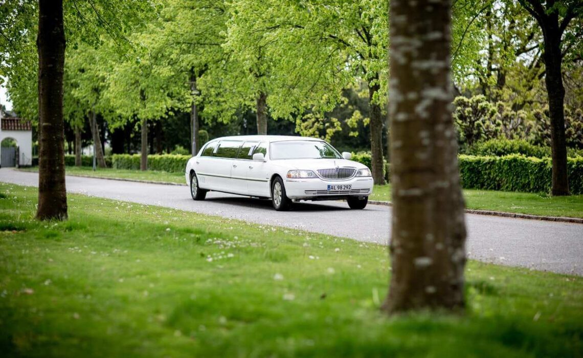 How Much Does It Typically Cost To Rent A Limo?