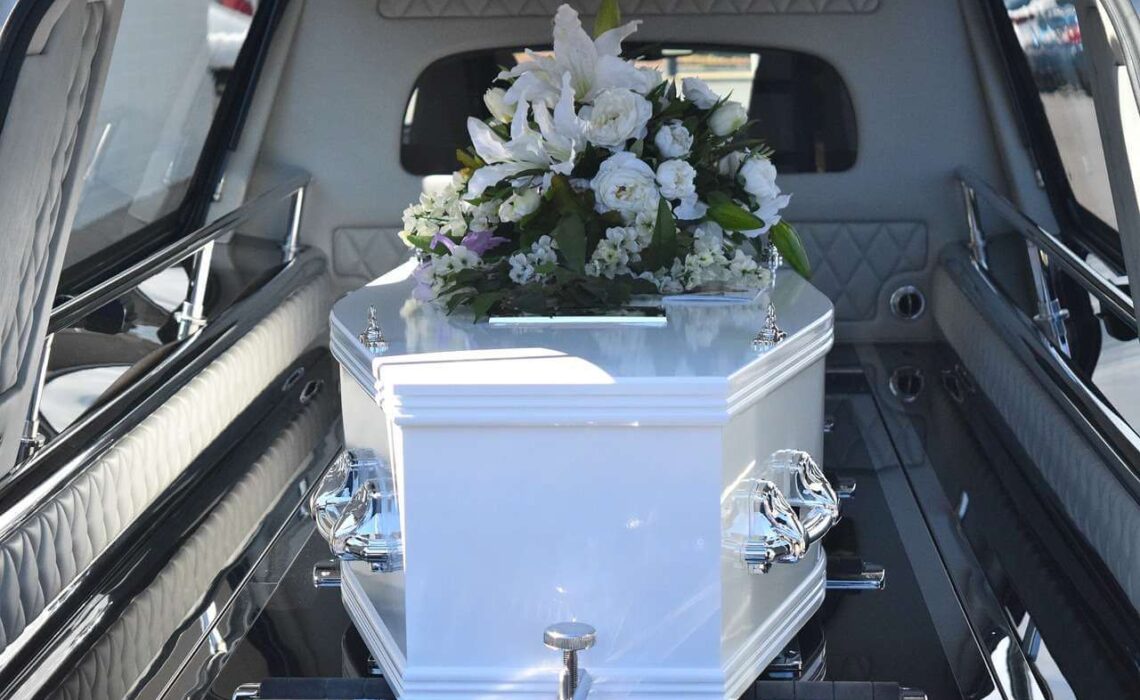 UK Direct Burials Vs Traditional Burials Know The Differences And Benefits
