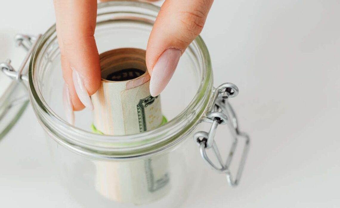 How To Start Being A Savvy Money Saver During Adolescence