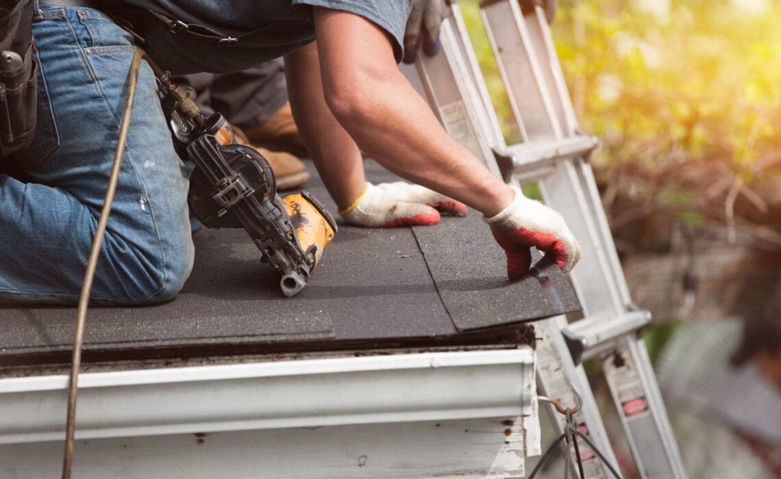 Don’t Make These Mistakes When Hiring A Roofing Contractor: The Guide!