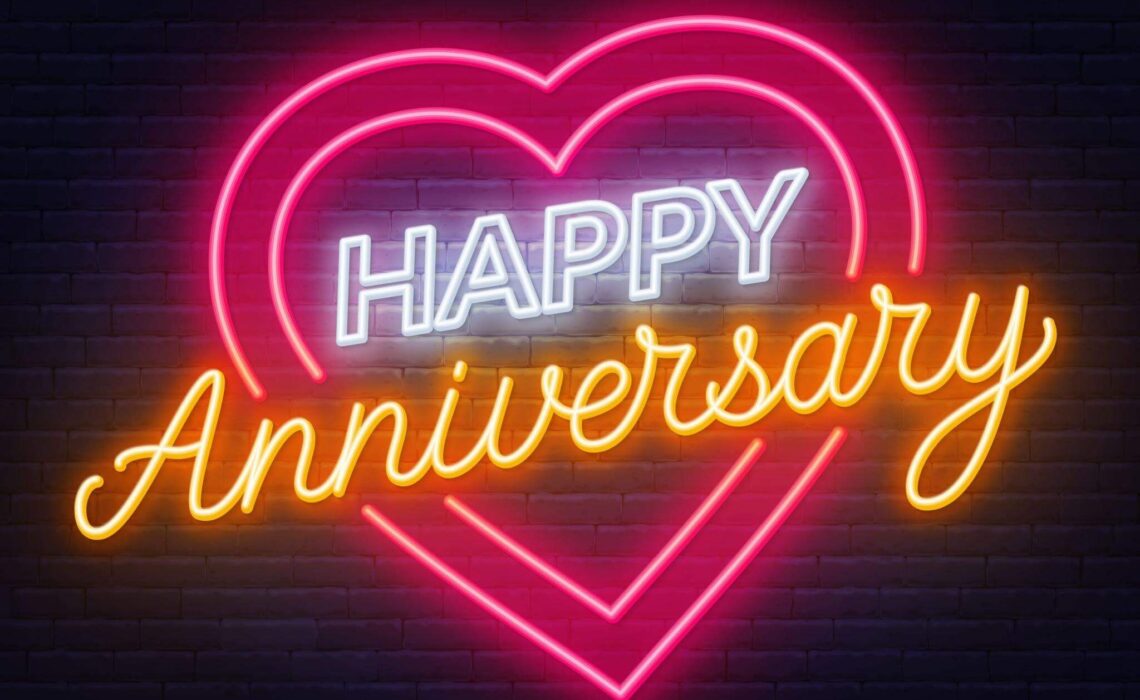 Tips For Anniversary Greetings: Wording For That Special Card