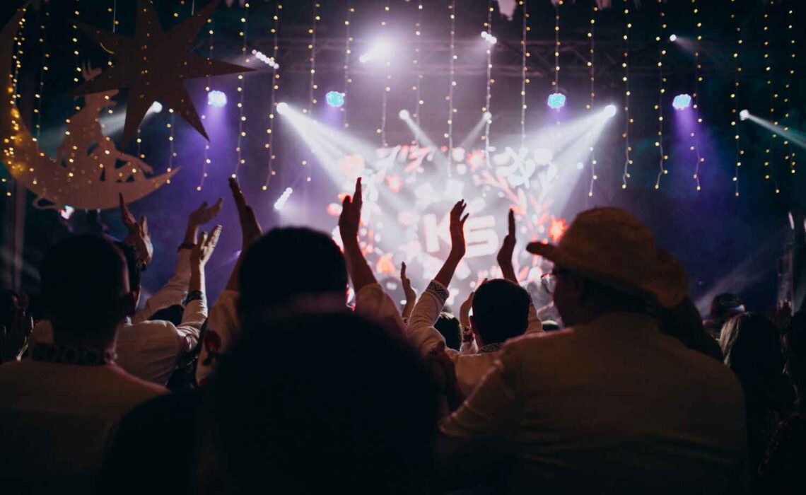 How to Choose the Right Entertainment for Large Events