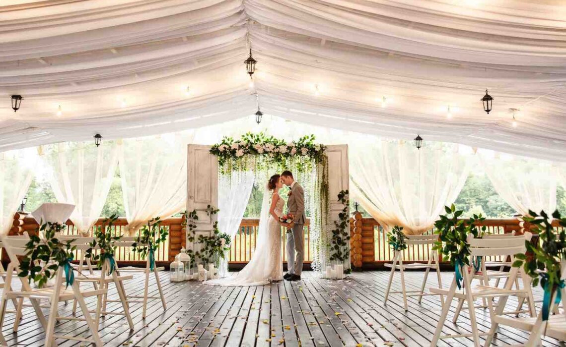 How To Choose a Wedding Venue That Fits Your Guest List