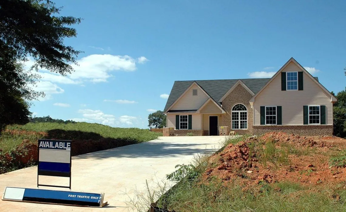 Moving-During-the-Peak