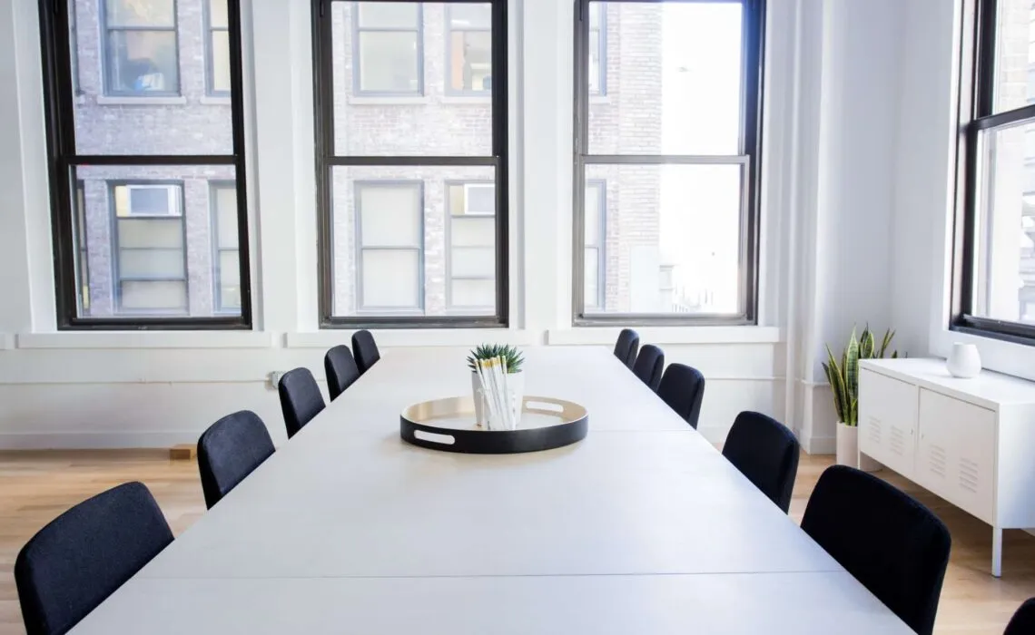 Signs That You Need A Commercial Window Repair