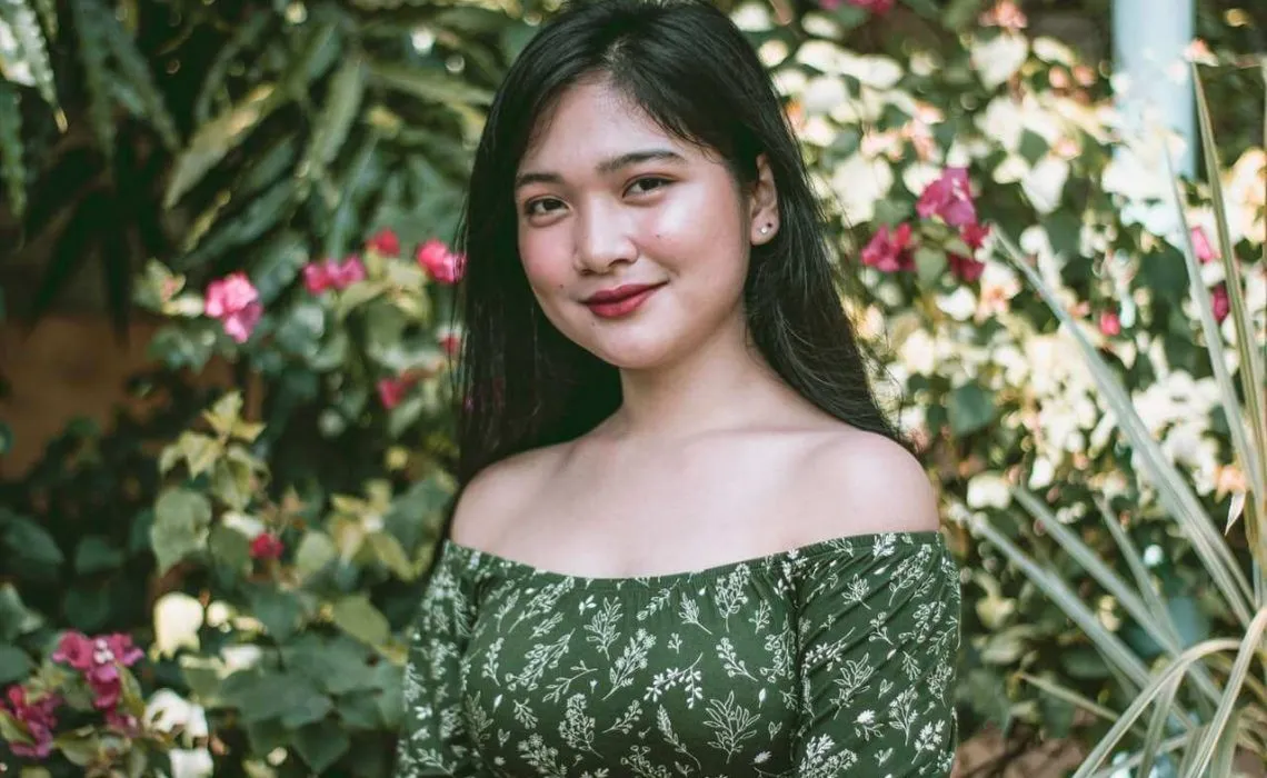 Look Hot In Off The Shoulder Dresses