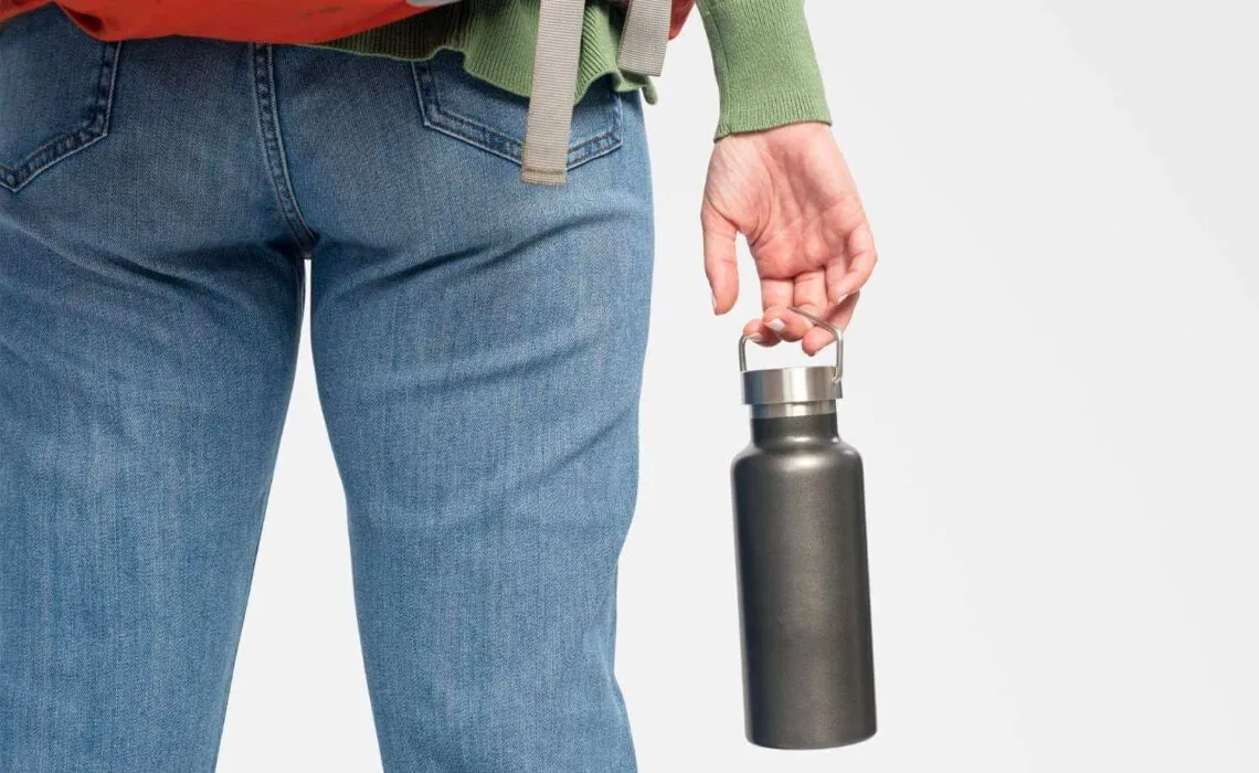 Making Aluminum Water BottlesMaking Aluminum Water Bottles