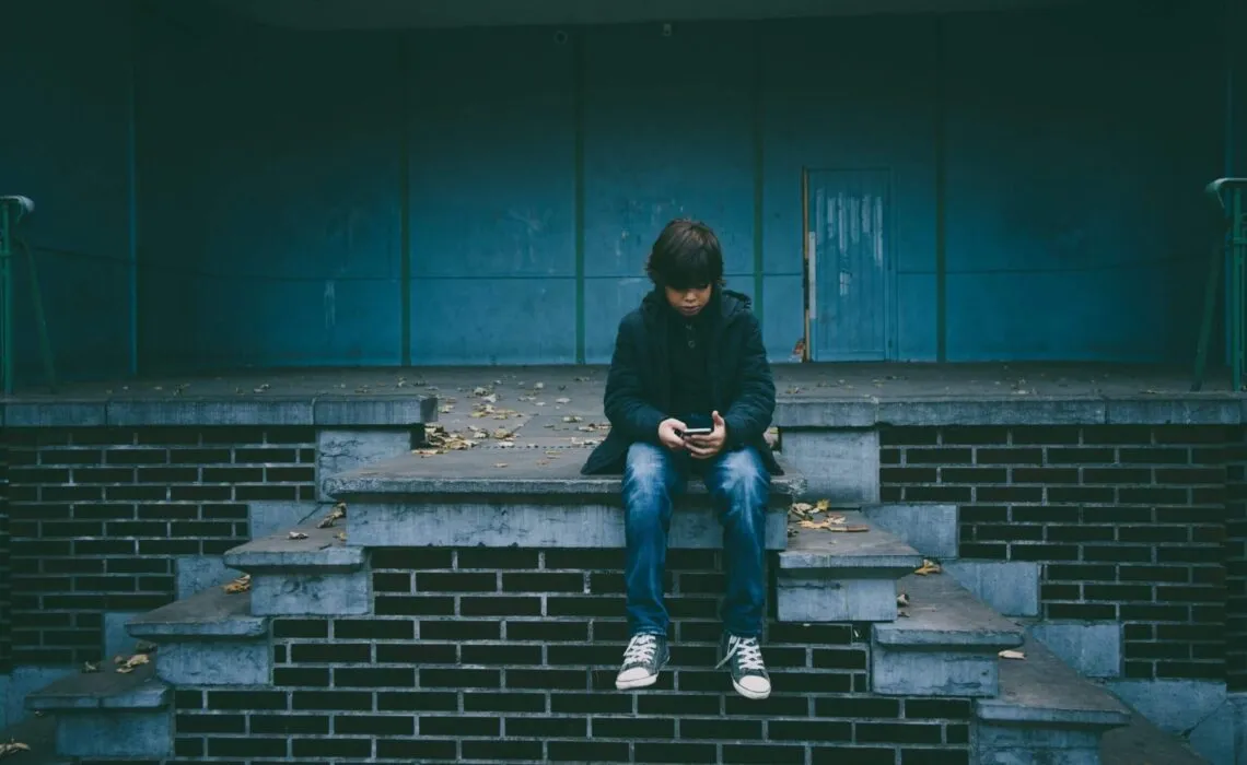 Online Chatting Applications Be Dangerous