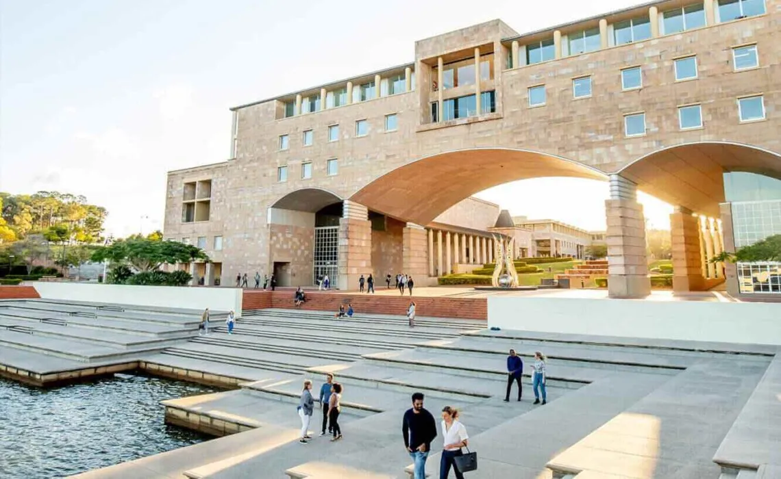 Stay Near Bond University