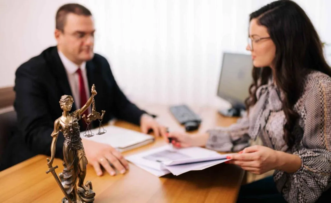 Hiring A Divorce Lawyer