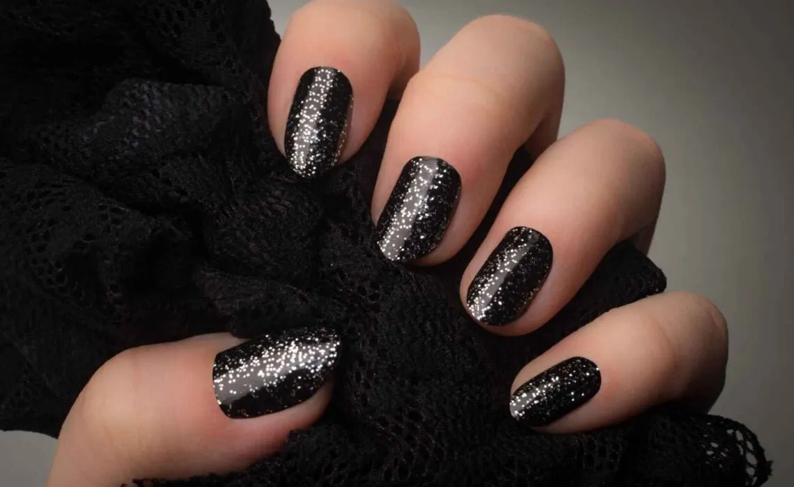 Trendy Black Nail Ideas